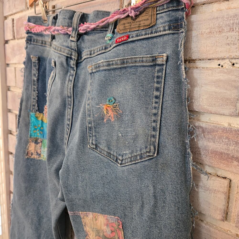 Upcycled One of a kind  Distressed‎ Patched Vintage lace Boyfriend Jeans Size 32 - Picture 9 of 10